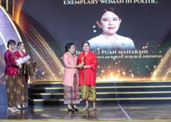 Balutan Kebaya Merah Puan Hiasi Penganugerahan Kartini Award: Tekankan ‘Woman Support Woman’