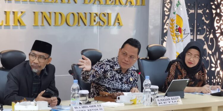Rapat Kerja Komite III DPD RI dan Menteri Kesehatan Bahas RUU Pengawasan Obat dan Makanan