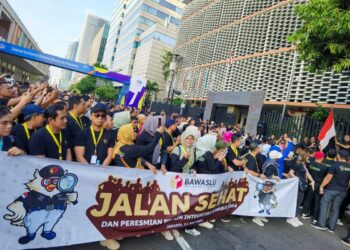 Bawaslu Gelar Jalan Sehat dan Penanaman Pohon Manggis sebagai Simbol Integritas Menjelang Pilkada 2024