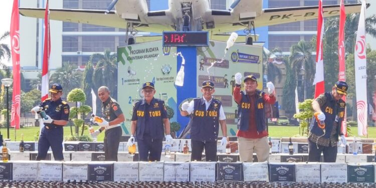 Bea Cukai Hancurkan Barang Sitaan Senilai 165 Miliar Rupiah