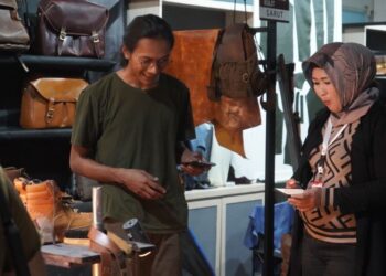 Produk Kulit Garut Jadi Primadona di Indonesia Clothing Summit 2024