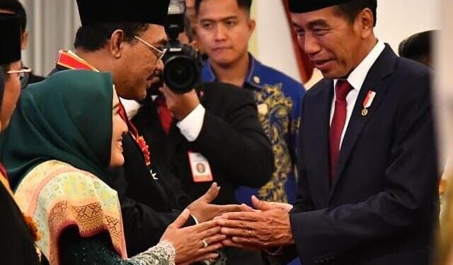 Waka MPR Gus Jazil Raih Penghargaan Bintang Mahaputera dari Presiden Jokowi