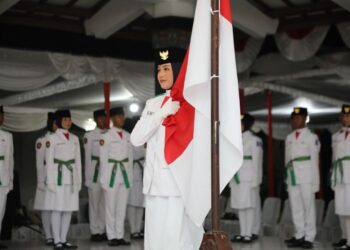 Bupati Sleman Kukuhkan 75 Anggota Paskibraka di Pendopo Rumah Dinas