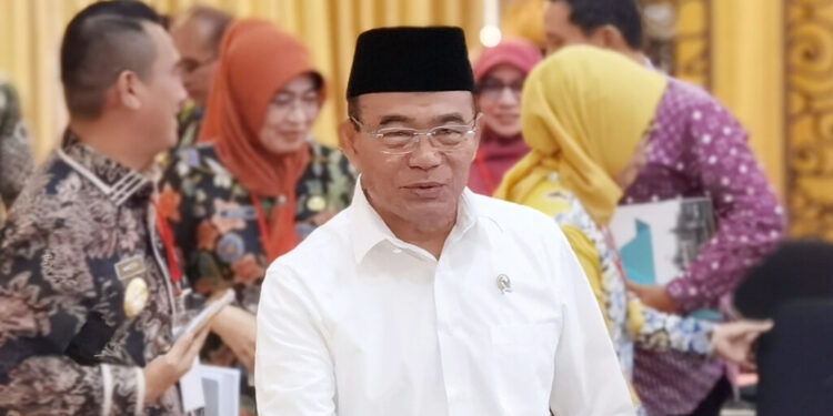 Muhadjir Effendy Pimpin Rapat Koordinasi untuk Strategi Pengentasan Kemiskinan di Pulau Jawa dan Wilayah Lain