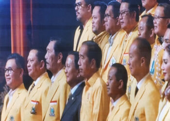 Kemeja Kuning Jokowi Buat Bahlil Lahadalia Pangling di Penutupan Munas Golkar