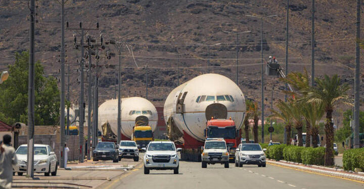 Perjalanan Darat 1.000 Km Tiga Pesawat Boeing 777 Menuju Riyadh Season yang Viral di Arab Saudi