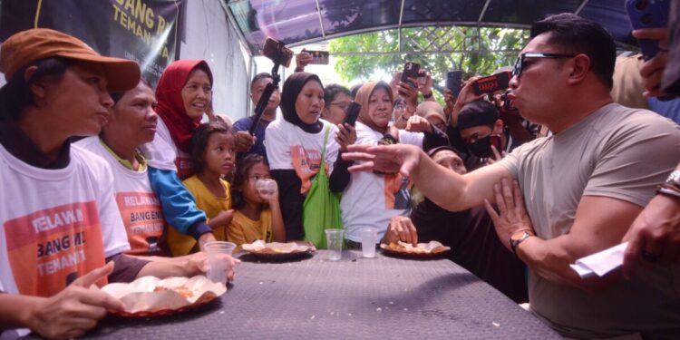 Kunjungan Ridwan Kamil ke Posko Makan Gratis: Suara Warga Didengar