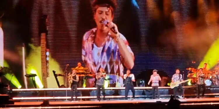 Bruno Mars Bikin Jakarta Terpukau