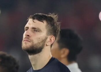 Penjaga Gawang Timnas Berdarah Jawa Timur Maarten Paes Tampil Gemilang