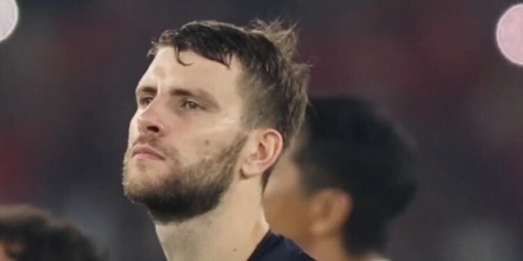 Penjaga Gawang Timnas Berdarah Jawa Timur Maarten Paes Tampil Gemilang