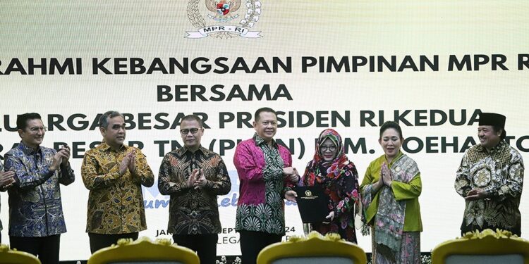 Silaturahmi Kebangsaan MPR RI dengan Keluarga Besar Soeharto, Penegasan Hukum dan Penghargaan Jasa Presiden ke-2 RI