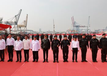 Prabowo Subianto dan Presiden Jokowi Saksikan Meriahnya Gelar Pasukan TNI AL di Teluk Jakarta