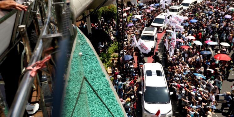 Prabowo Naik Pindad Maung, Sapa Warga Jakarta di Hari Pelantikan