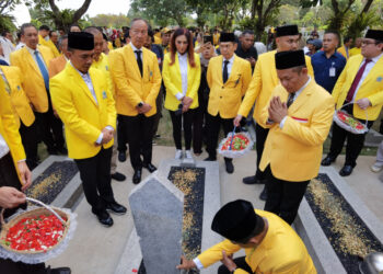 Bahlil Lahadalia Pimpin Ziarah di TMP Kalibata dalam Rangka HUT Ke-60 Partai Golkar