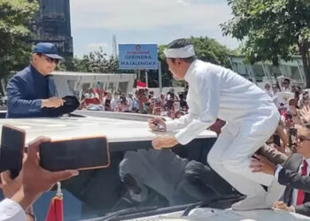 Aksi Spontan: Prabowo Ajak Dedi Mulyadi Naik Mobil Presiden