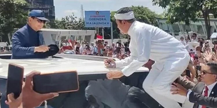 Aksi Spontan: Prabowo Ajak Dedi Mulyadi Naik Mobil Presiden