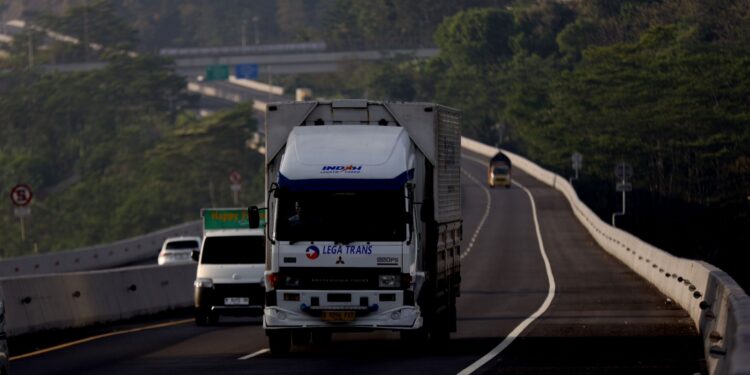 Truk Fuso Konsisten Sebagai Andalan Bisnis Sejati