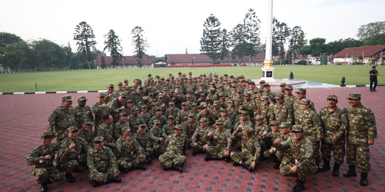 Seragam Loreng di Akmil, Menteri-Menteri Tampil Sangar