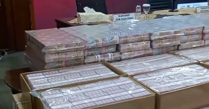 Tumpukan Kardus Berisi Rp 301 Miliar