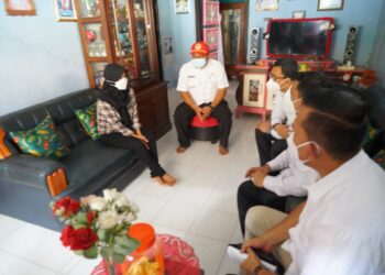 Kerja Cepat KPPMI Kembalikan Dokumen Penting Milik Mila yang Ditahan Perusahaan