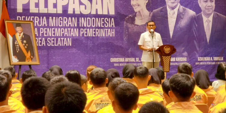 Menteri Abdul Kadir Karding dan Wakil Menteri Christina Aryani Lepas 429 Pekerja Migran ke Korea Selatan