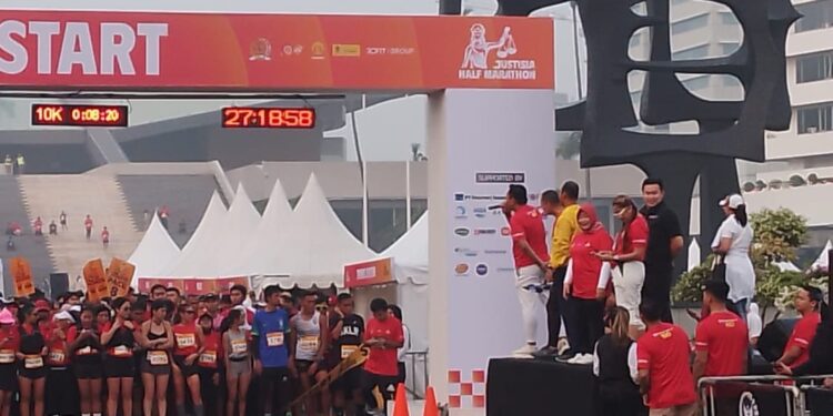 Eddy Soeparno Ajak Masyarakat Kurangi Polusi Udara dalam Justisia Half Marathon 2024