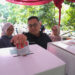Momen Ketua Bawaslu RI Rahmat Bagja Nyoblos di TPS 063 Tangerang Selatan