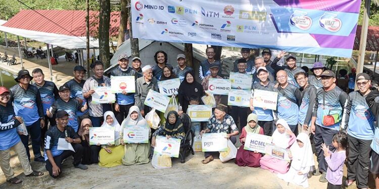 WMI dan Masyarakat Umum dalam Pelatihan Budidaya Ikan di Kolam Pemancingan Ayam Jago