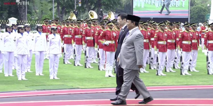 Prabowo Terima PM Singapura dengan Upacara Jajar Kehormatan dan Iringan Pasukan Berkuda