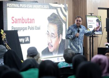 Denny JA Hibahkan Dana Abadi Untuk Festival Tahunan Puisi Esai