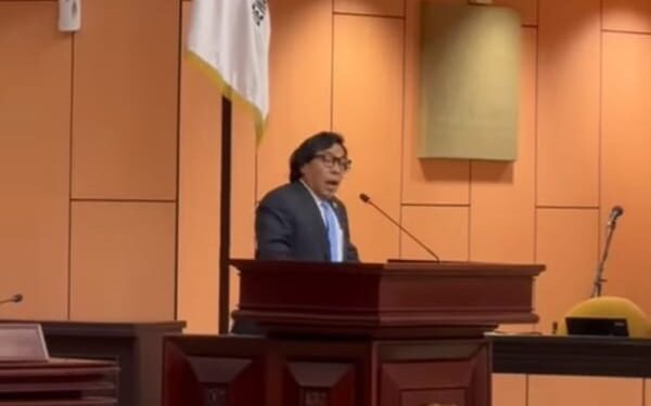 Sidang Paripurna Jadi Panggung Baru Komeng: Laporan Reses Dibawakan Ala Presenter TV