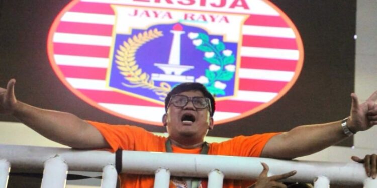 Ketua Jakmania Tantang Ridwan Kamil: “Berani Pakai Baju Persija?