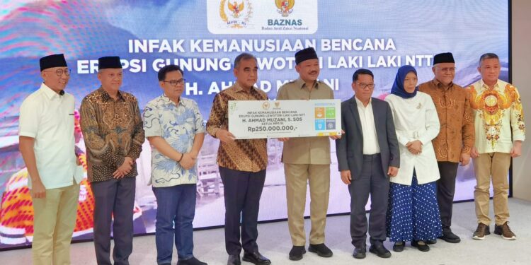 Ahmad Muzani Ulurkan Rp250 Juta bagi Penyintas Erupsi Lewotobi lewat Baznas RI