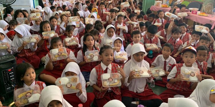KKP Gencarkan Pentingnya Gemar Makan Ikan ke Pelajar Dukung Program MBG