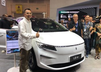Raffi Ahmad Pesan Mobil Listrik Aletra L8 EV Warna Silk White di GJAW 2024