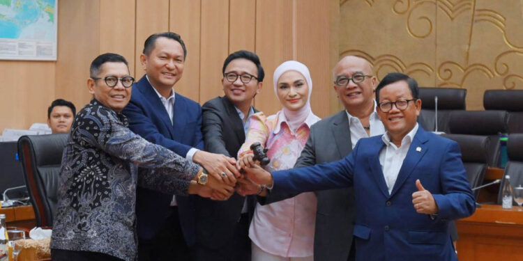 Program BPBL Berlanjut 2025, DPR Pastikan Seluruh Rumah Tangga Miskin Teraliri Listrik