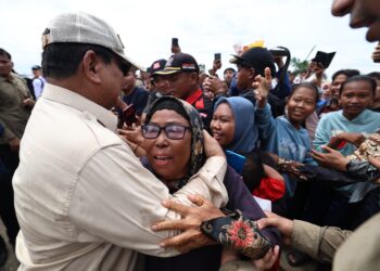 Prabowo Tinjau Tambak Ikan Nila Salin di Karawang, Dorong Penyediaan Makanan Bergizi Gratis