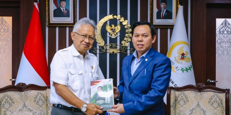 Bertemu Menristek Dikti, Sultan Minta Kampus Jadi Pusat Kajian Riset dan Kemudahan UKT