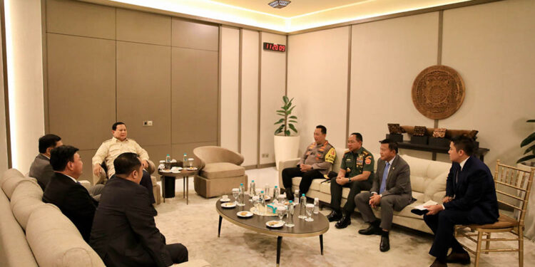Prabowo Pulang, Langsung Gelar Rapat Strategis di Halim