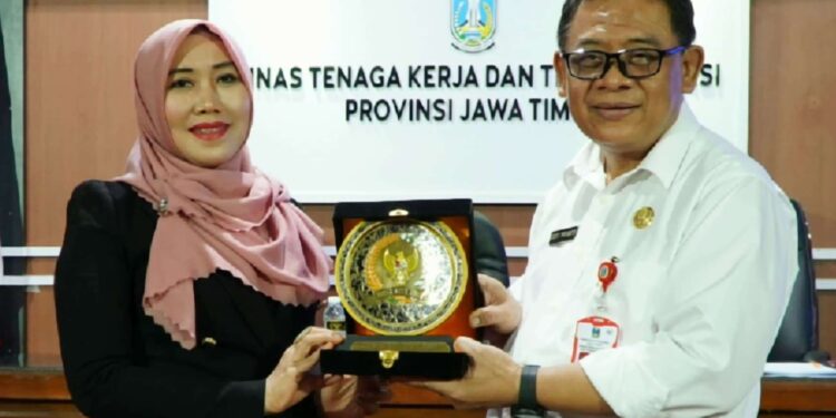 Ning Lia Istifhama Kunjungi Dinas Tenaga Kerja Jatim: Fokus pada Masalah Ketenagakerjaan