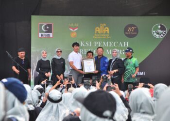 2000 Perempuan Berhijab Batik Trusmi Pecahkan Rekor MURI