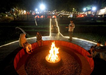 Pesta Kembang Api dan Kebahagiaan Menyambut Tahun 2025 di Wisata Alam Bogor