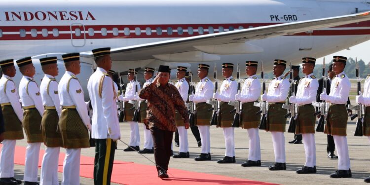 Prabowo Tiba di Malaysia, Disambut Meriah Pejabat Tinggi & Pasukan Kehormatan