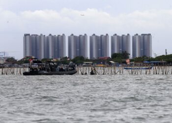 Ribuan Personel Gabungan Bersama Nelayan Bongkar Pagar Laut di Tangerang