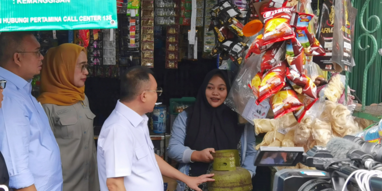 Wakil Ketua DPR RI Sufmi Dasco Ahmad Sidak Pangkalan LPG 3 Kg di Jakarta Barat