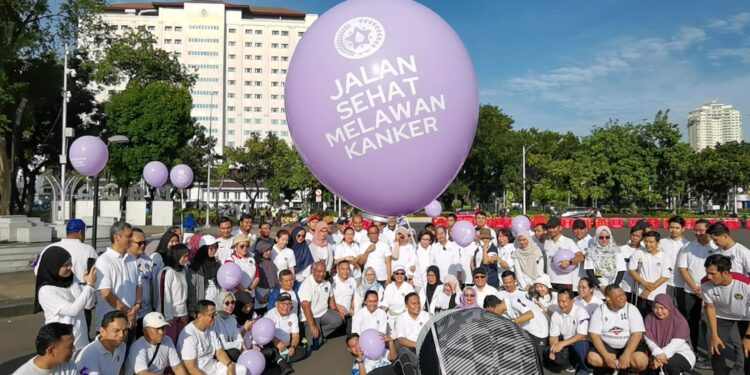 Menteri Pratikno Jalan Sehat Peringatan Hari Kanker Sedunia