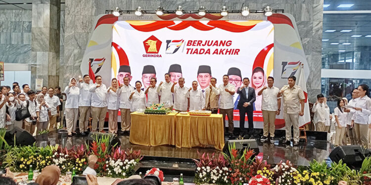 Gerindra Rayakan HUT Ke-17 dengan Potong Tumpeng