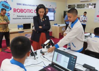 Kunjungi SMK Mitra Industri MM 2100, Wamen Christina: Bahasa Asing Itu Wajib