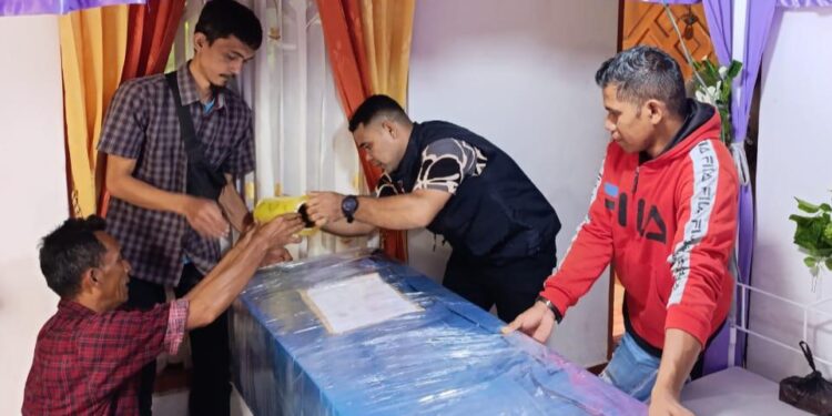 💔 Tragis! Pekerja Migran Indonesia Meninggal di Malaysia, BP3MI NTT Bantu Pulangkan Jenazah ke Flores Timur 🚢✈️