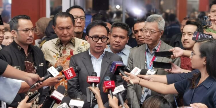 Skandal Pengoplosan BBM di Pertamina Terungkap 7 Tersangka, Kerugian Negara Sampai Triliunan 🚗💰